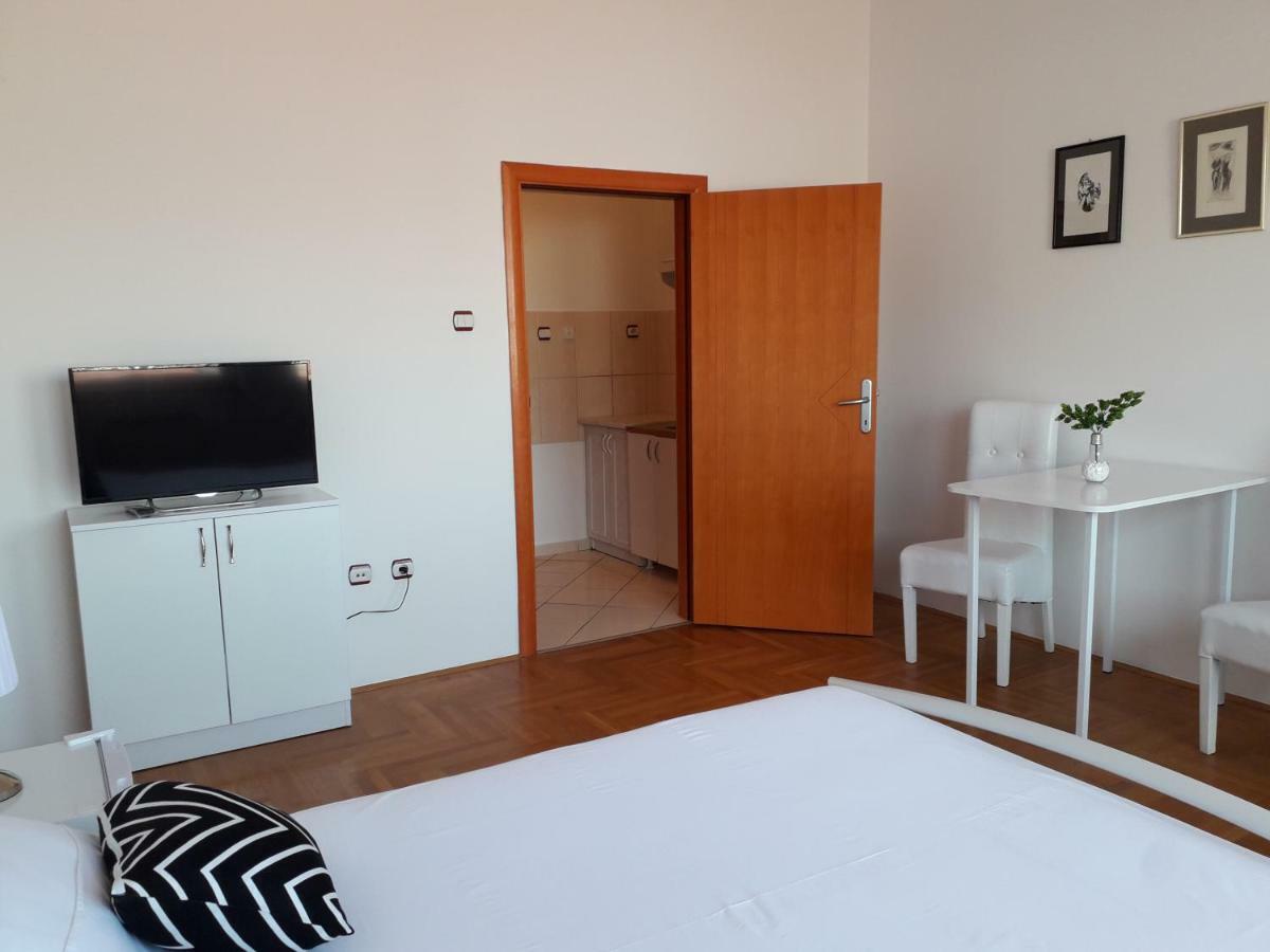 Apartman Dunja Ns 2 Новий Сад Екстер'єр фото